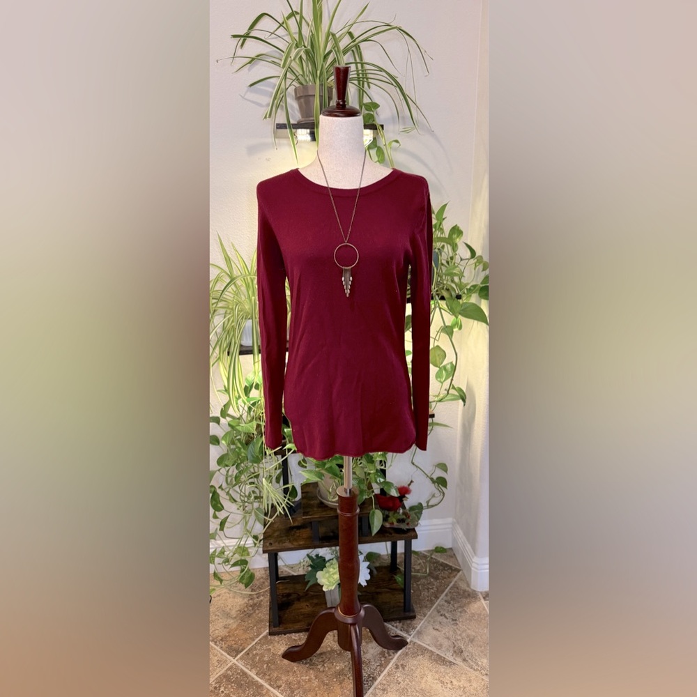 Elegant Burgundy Crew Neck Sweater - Picture 2 of 7